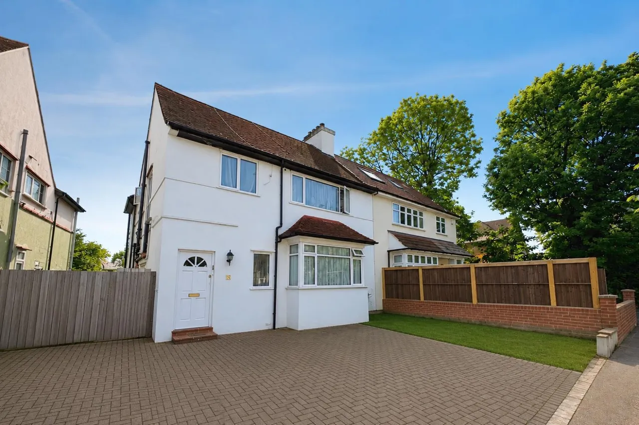 4 bed house for sale — Forty Avenue, Wembley