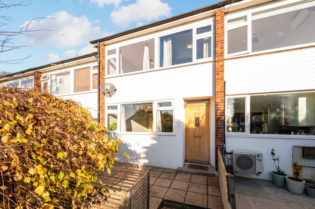 Cranford Close, London, SW20, photo 10