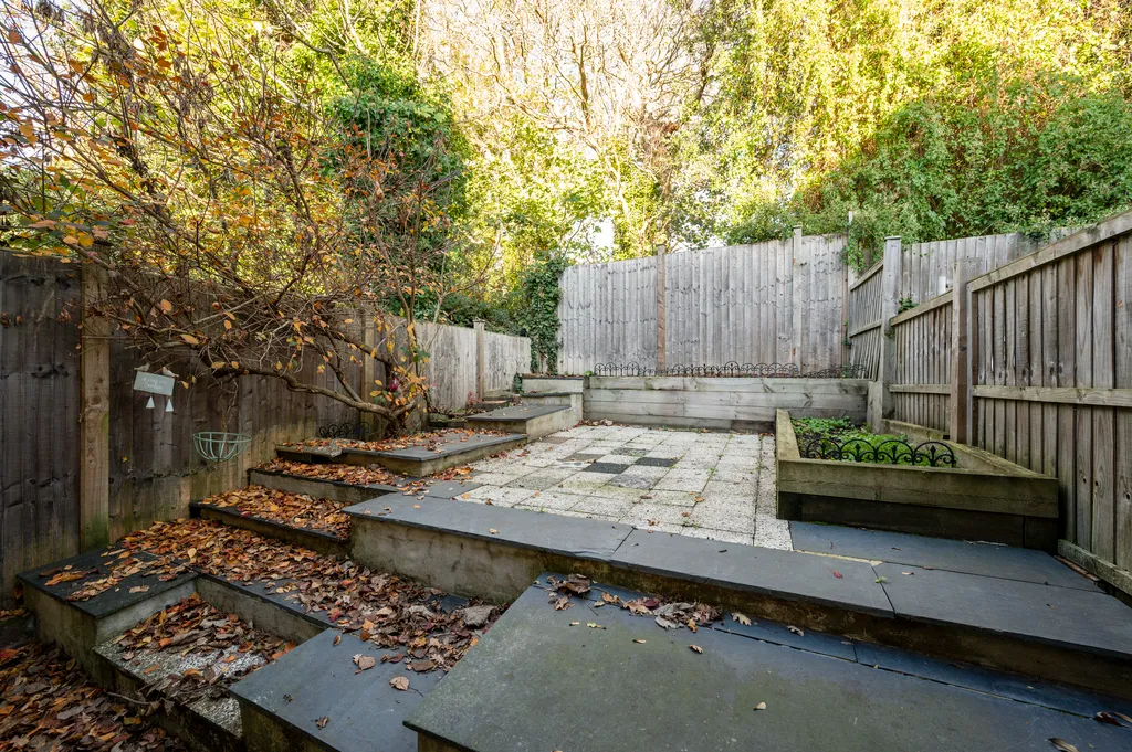 Cranford Close, London, SW20, photo 9