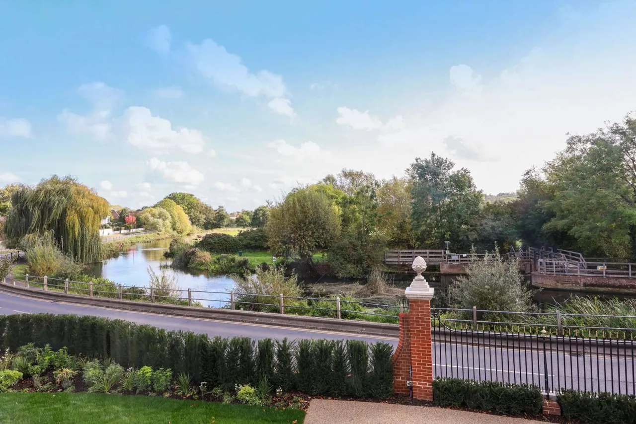 Mill Road, Cobham, KT11, photo 10