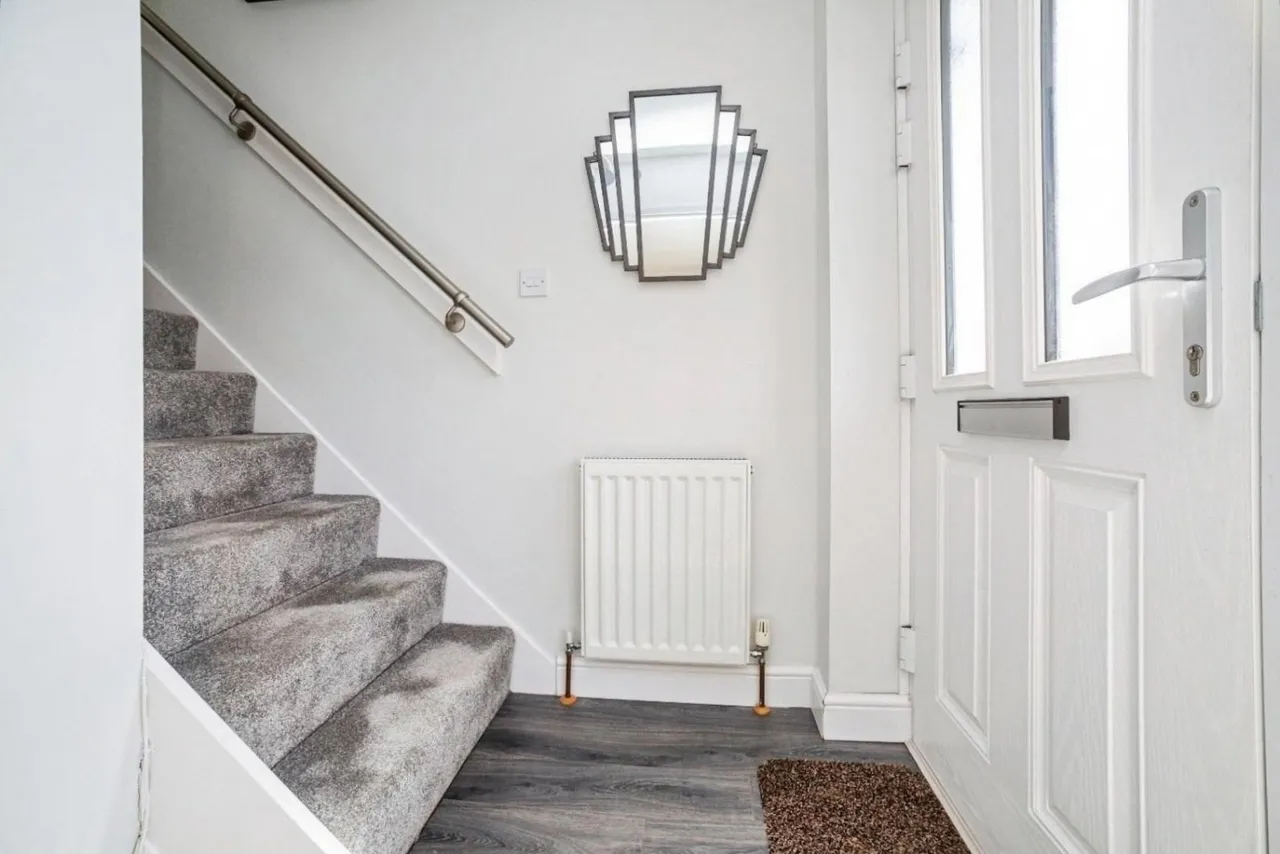 Thorpefield Drive, Thorpe Hesley, S61, photo 11
