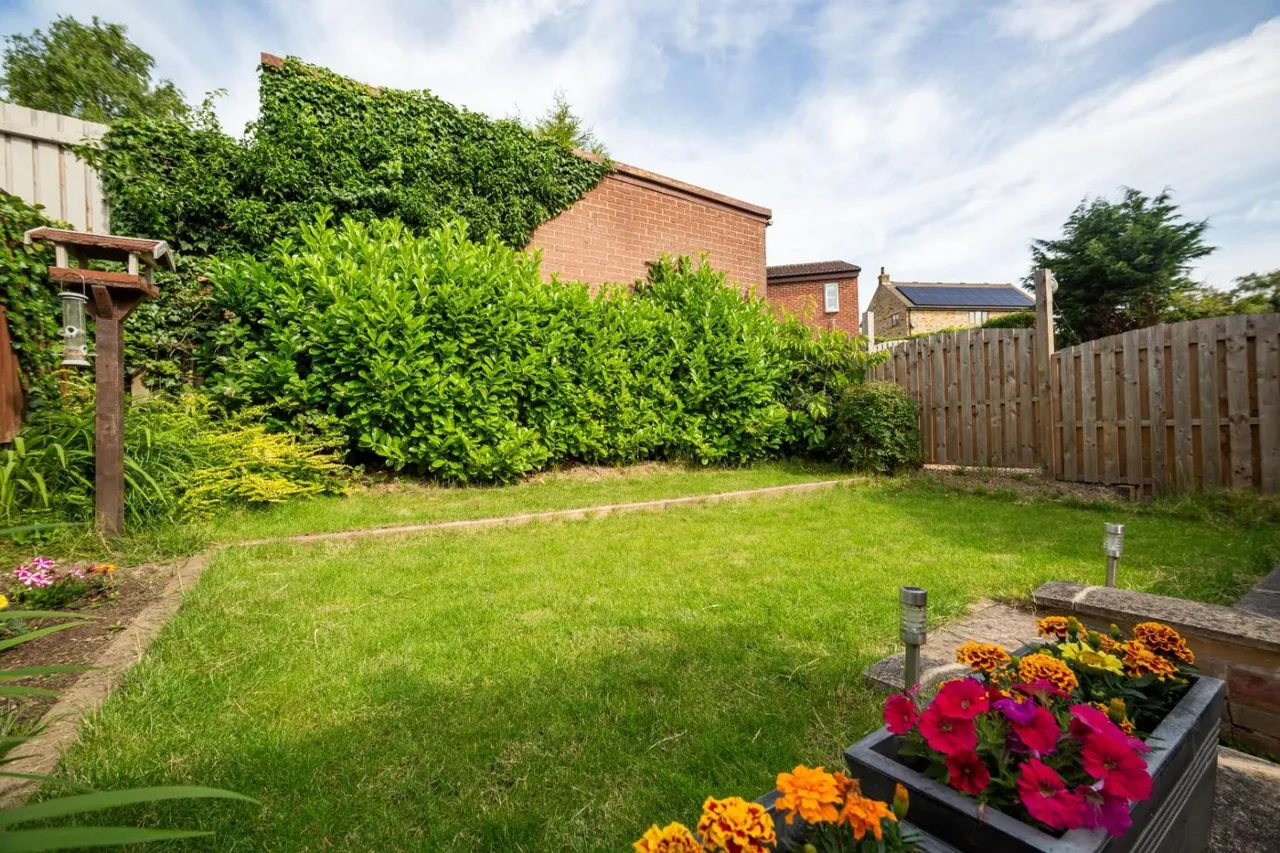 Thorpefield Drive, Thorpe Hesley, S61, photo 19