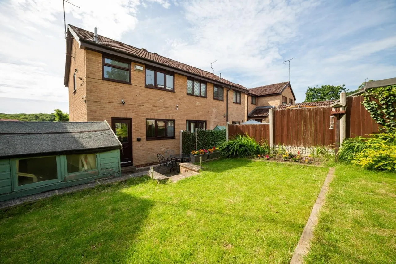 Thorpefield Drive, Thorpe Hesley, S61, photo 18