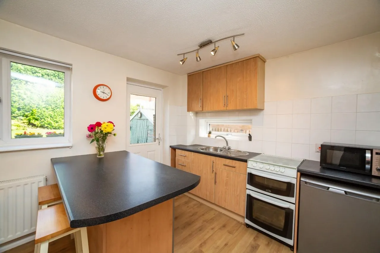 Thorpefield Drive, Thorpe Hesley, S61, photo 3