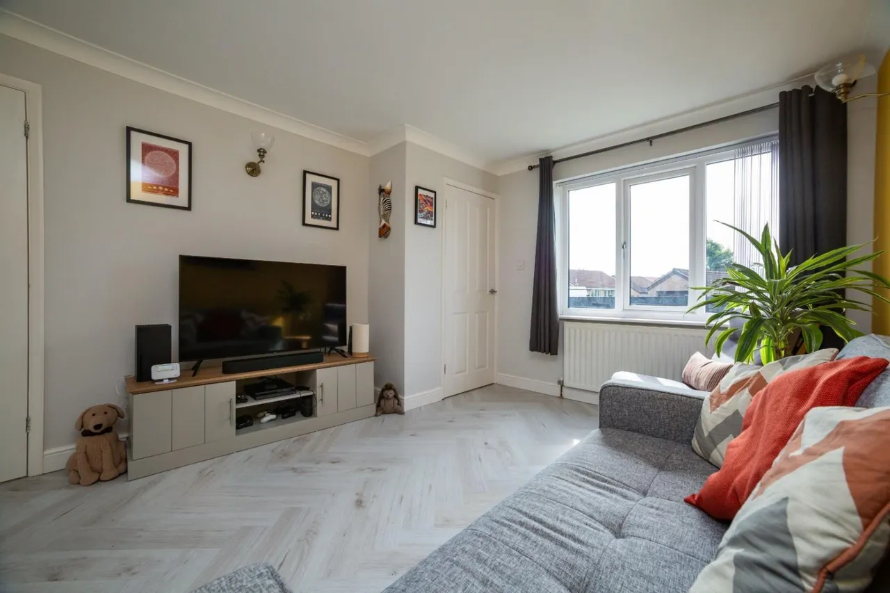 Thorpefield Drive, Thorpe Hesley, S61, photo 9