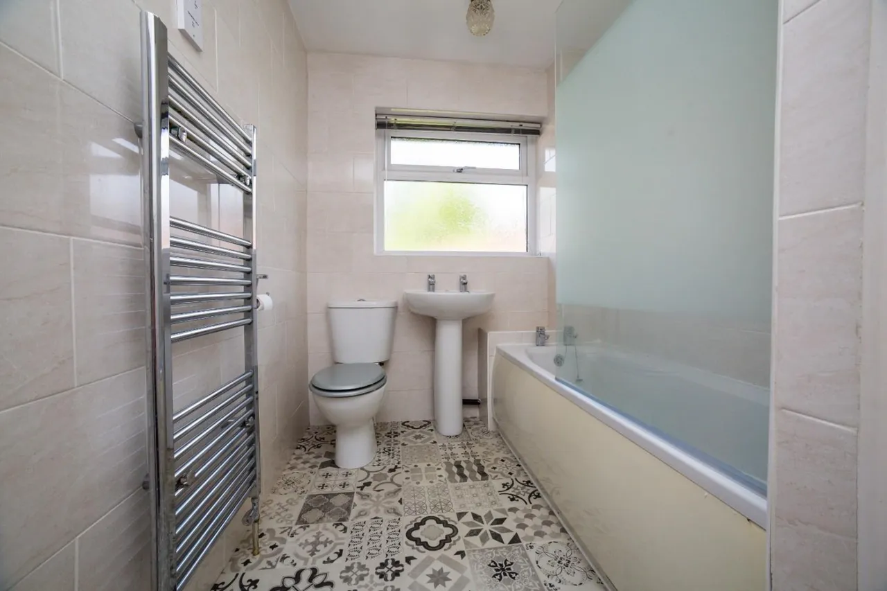Thorpefield Drive, Thorpe Hesley, S61, photo 17