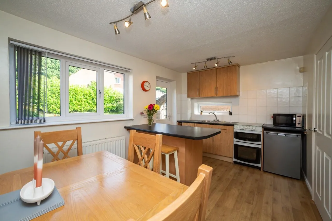 Thorpefield Drive, Thorpe Hesley, S61, photo 4