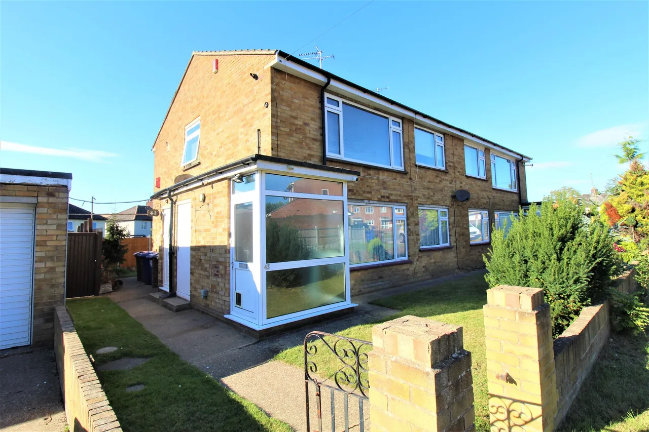 2 bed flat for sale — Dell Road, Grays, Essex, RM17 5LE