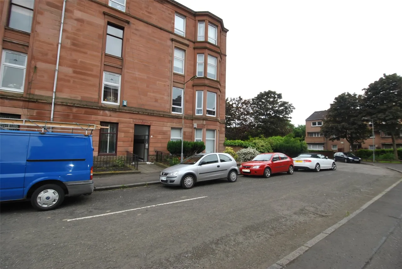 3 bed flat to rent, Staffa Street, Dennistoun, G31