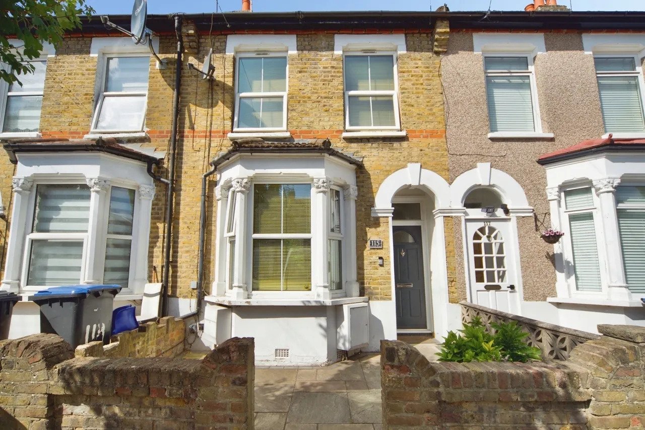 3 bed house for sale — Bulwer Road, LONDON, London, N18
