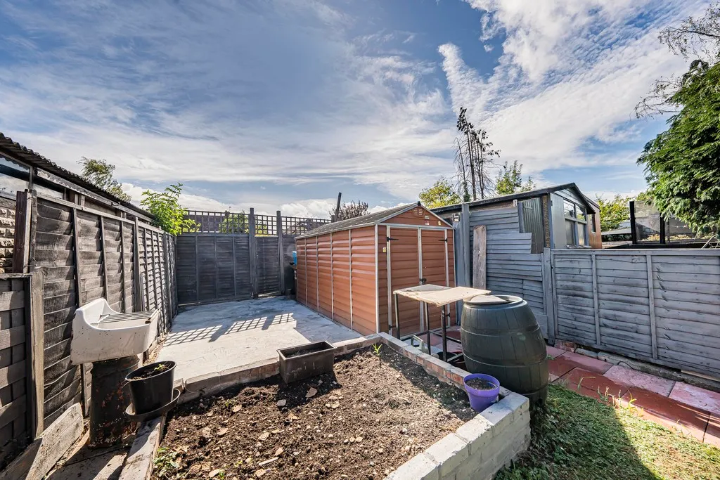 Denecroft Crescent, Hillingdon, UB10, photo 14