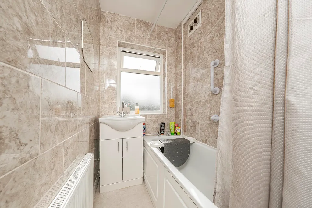 Denecroft Crescent, Hillingdon, UB10, photo 29