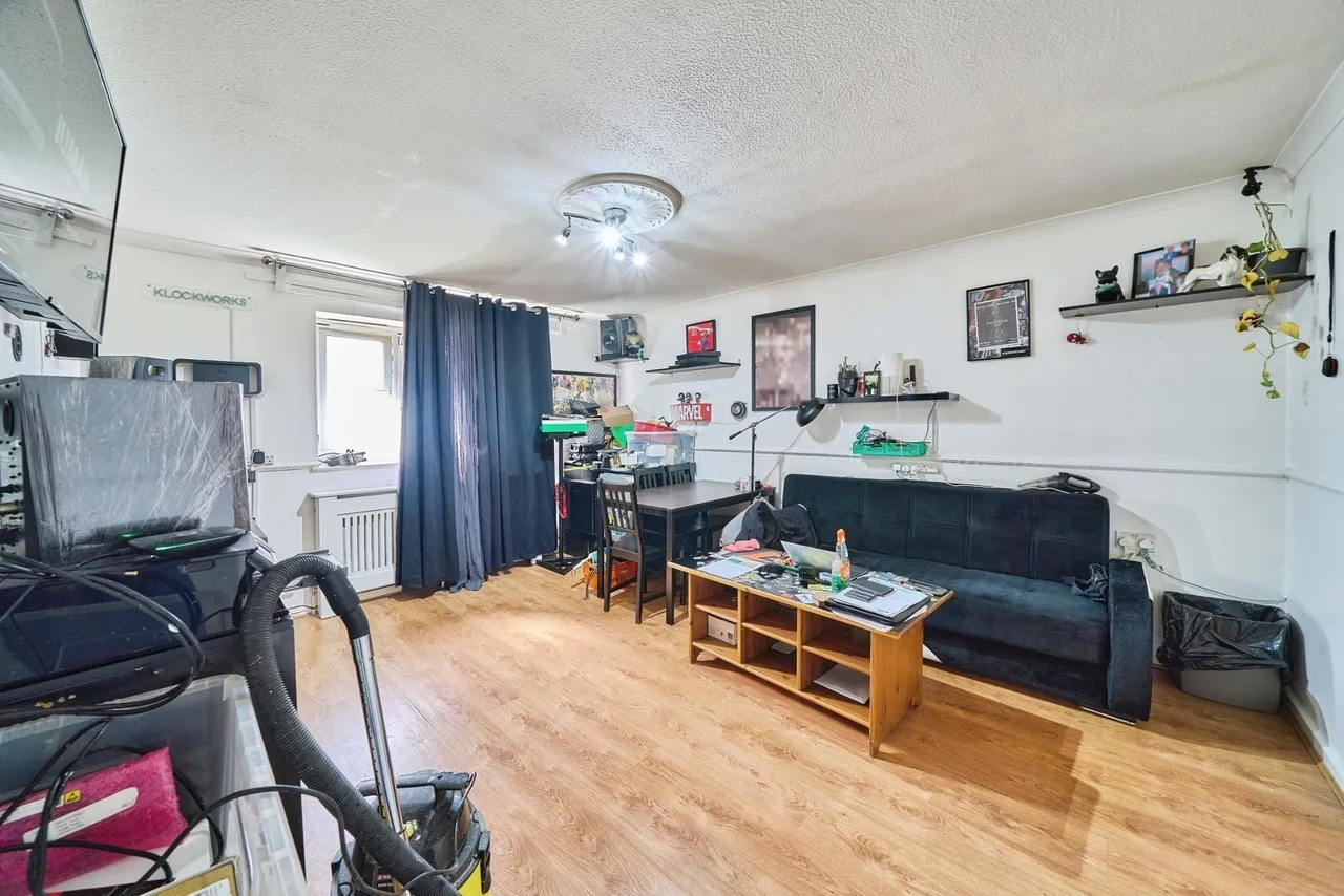 Ashton Road, London, E15, photo 2
