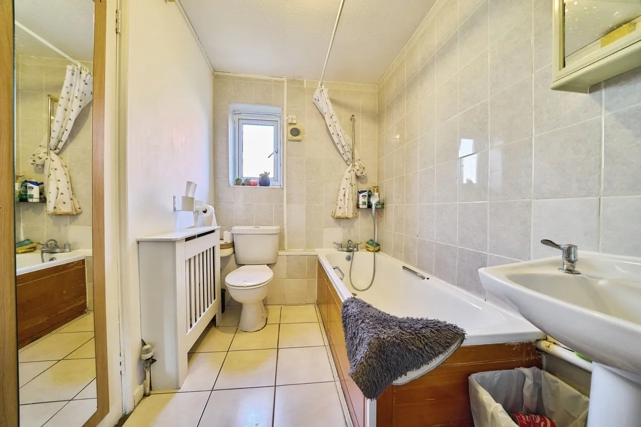 Ashton Road, London, E15, photo 11
