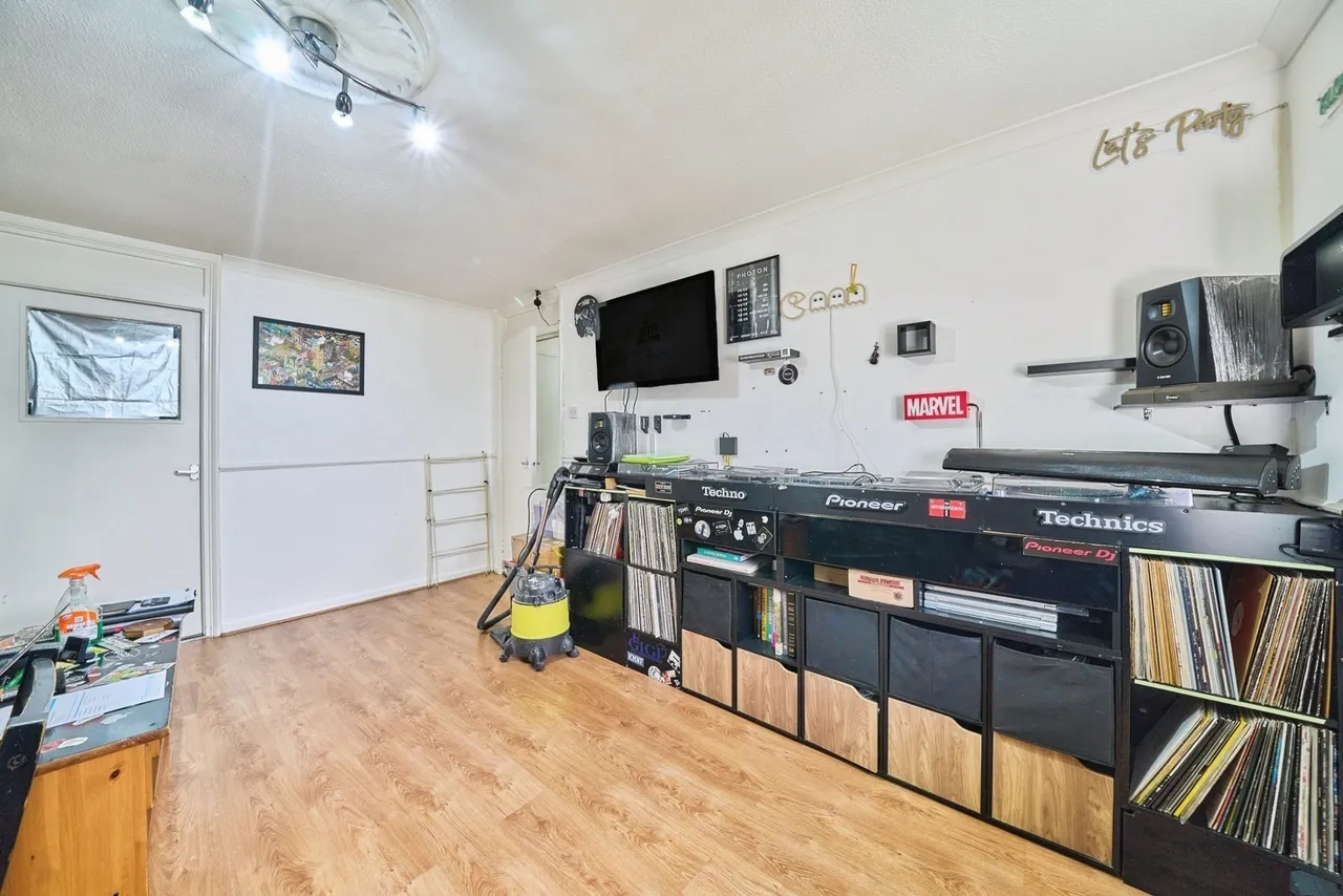 Ashton Road, London, E15, photo 3