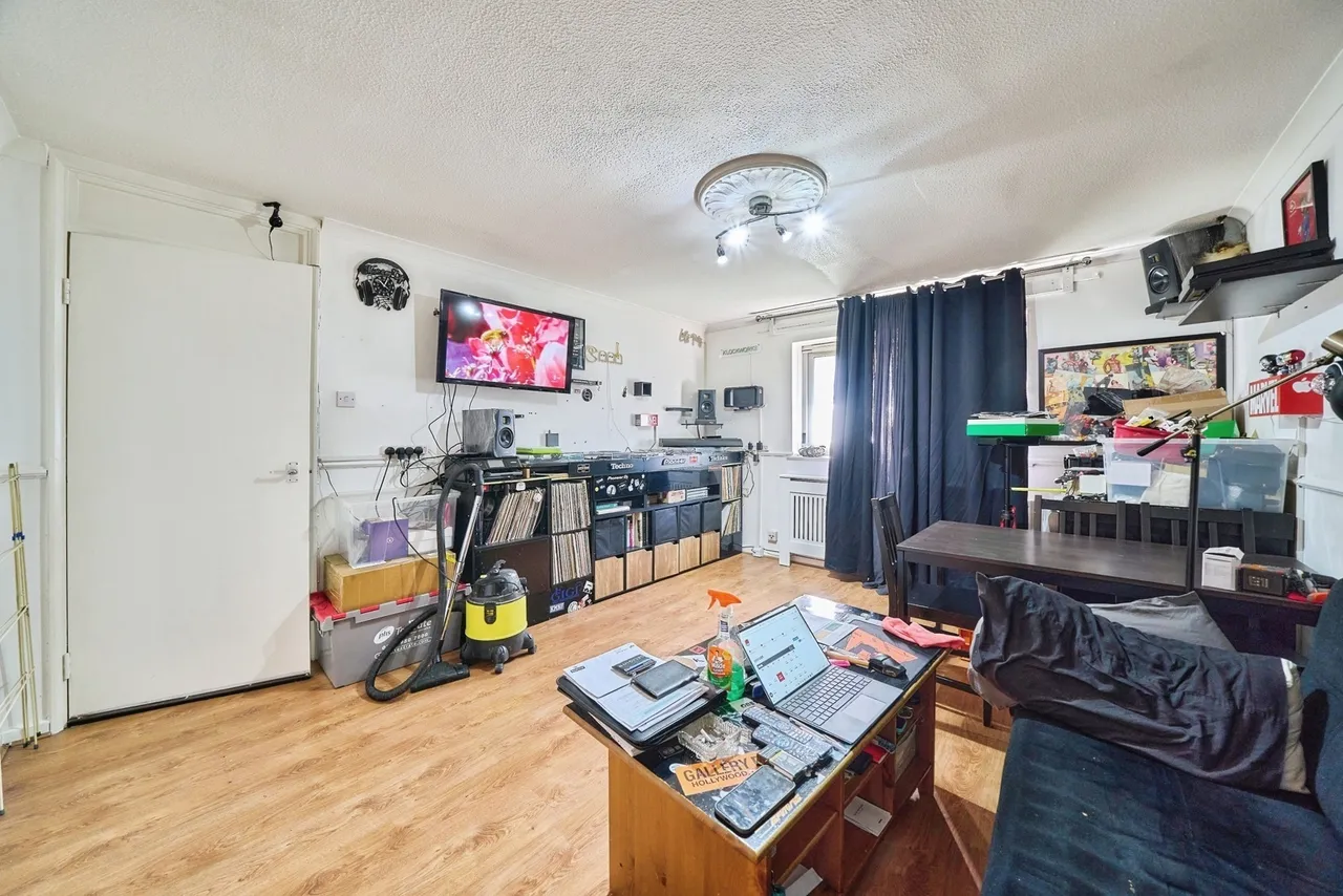 Ashton Road, London, E15, photo 4