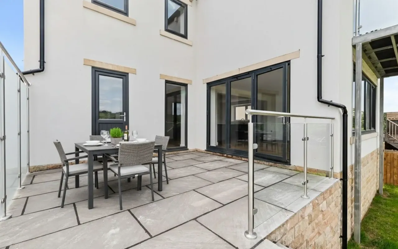 Sheffield Road, Oxspring, photo 36