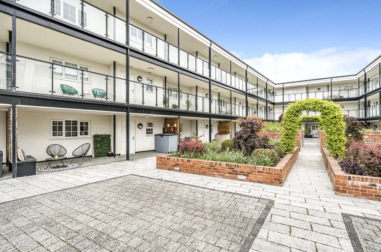 Saxons Court, Wokingham, Berkshire, RG40 1XH, photo 7