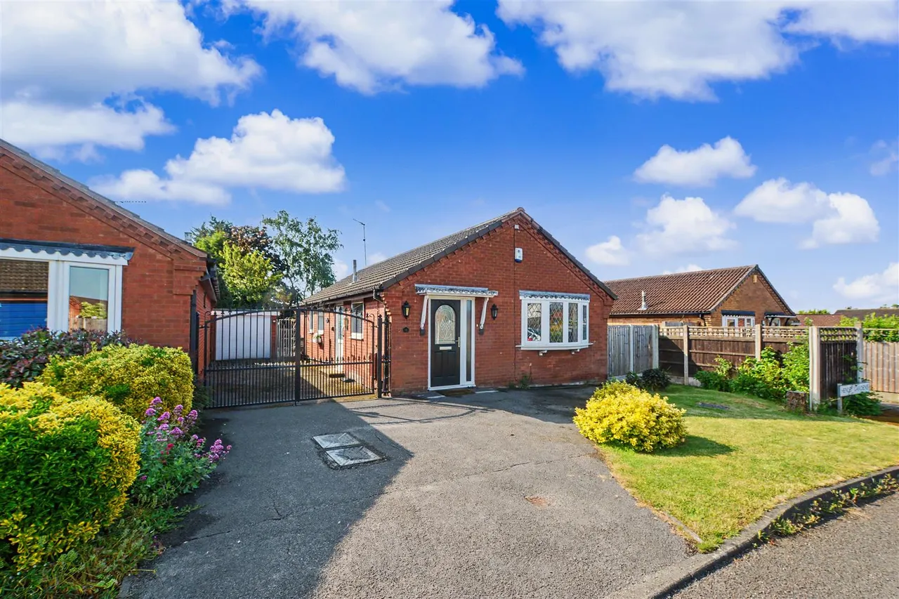 2 bed house for sale, Henley Gardens, Stapleford, NG9