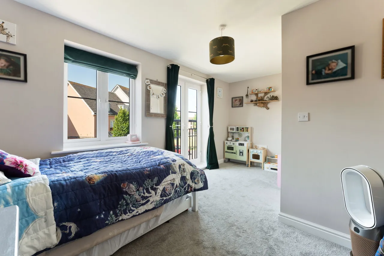 Sherbourne Drive, Old Sarum, SP4, photo 15