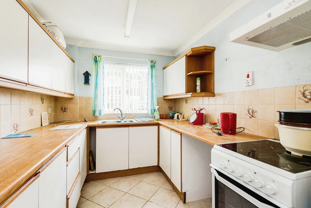 Popplechurch Drive, Swindon, Wiltshire, SN3, photo 9