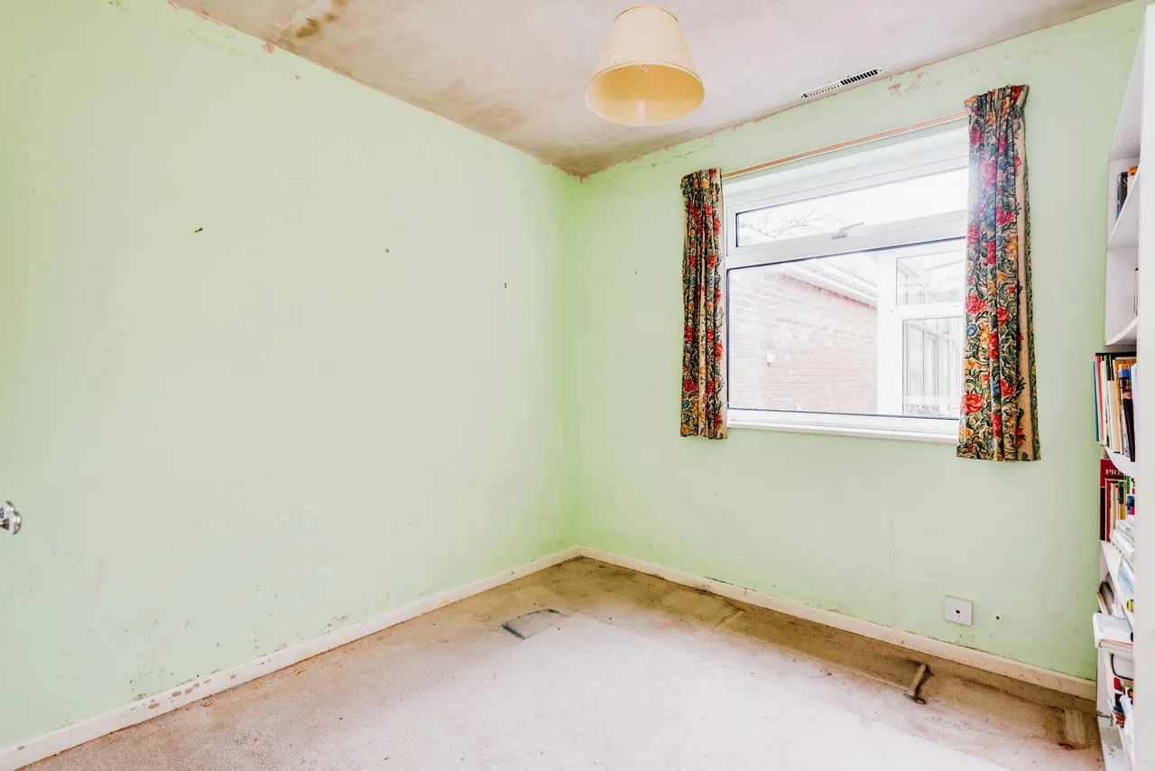 Popplechurch Drive, Swindon, Wiltshire, SN3, photo 5