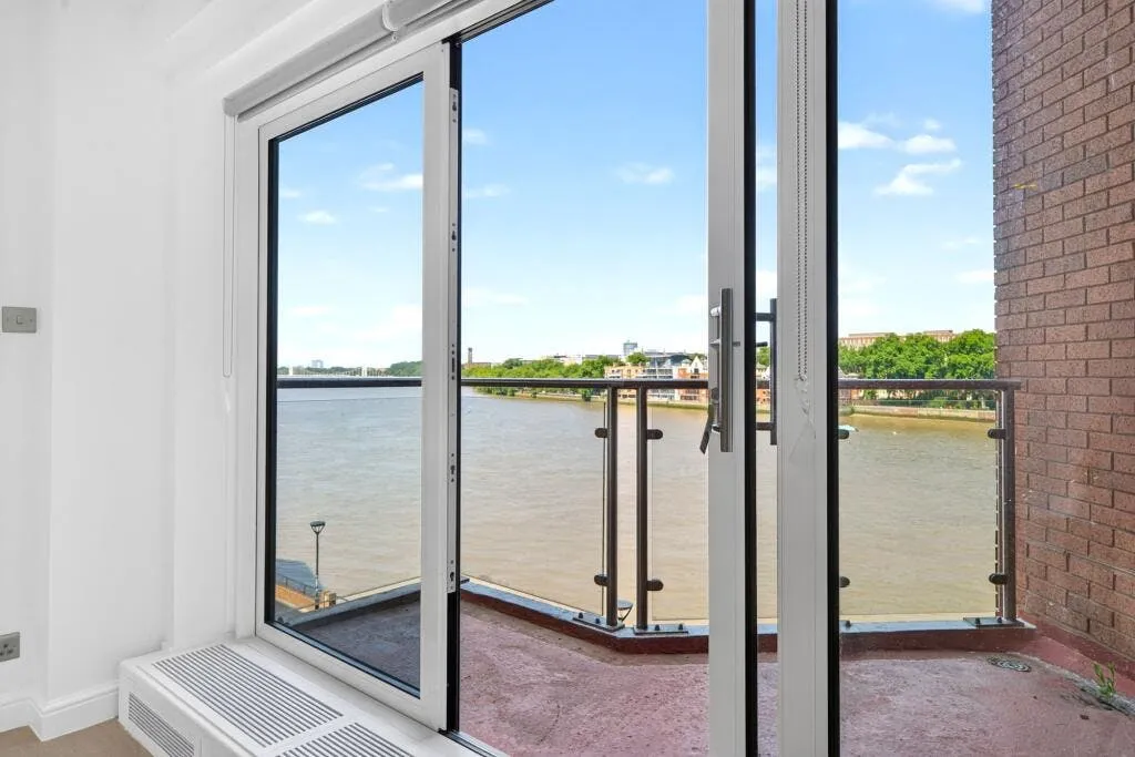 Nine Elms Lane, Elm Quay Court, SW8, photo 4