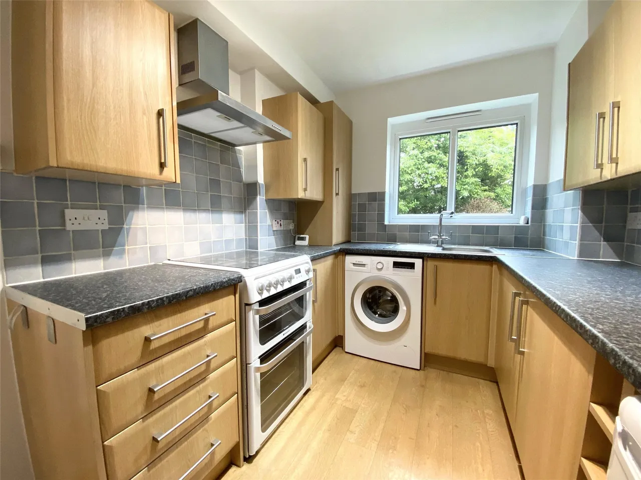 Somers Close, Reigate, RH2, photo 2