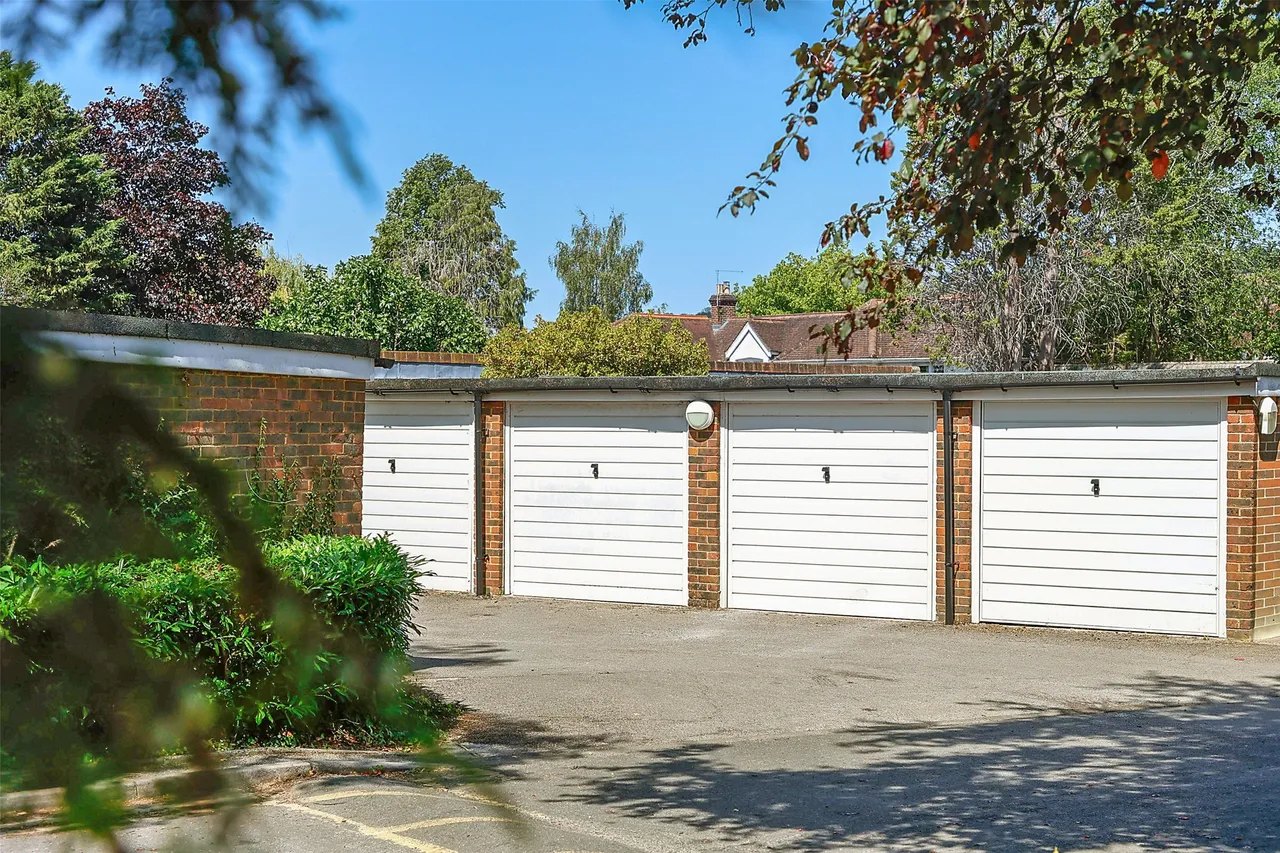 Somers Close, Reigate, RH2, photo 9