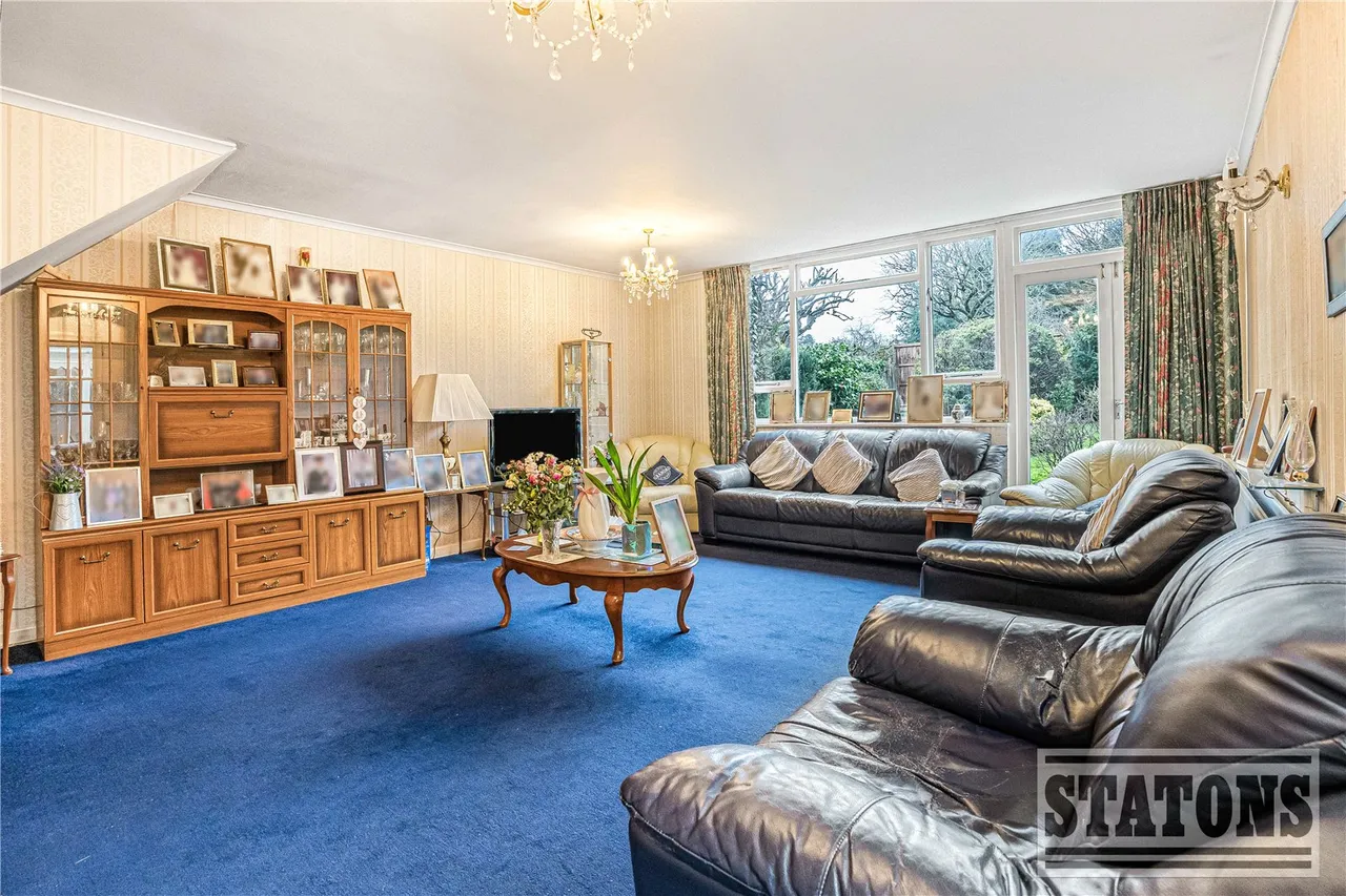 Belmont Avenue, Cockfosters, Herts, EN4 9LJ, photo 3