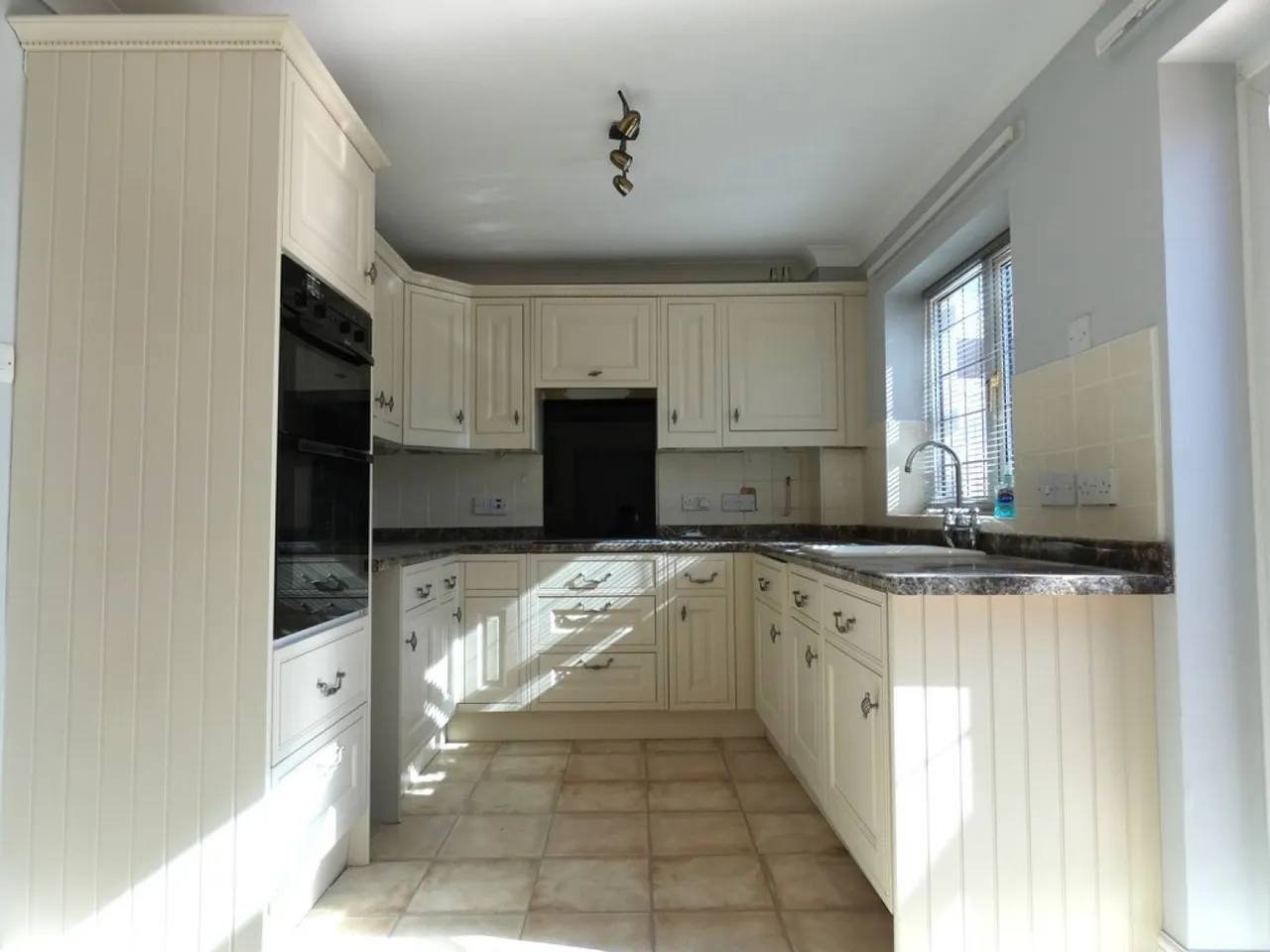 Newport Road, Woolstone, MK15, photo 3