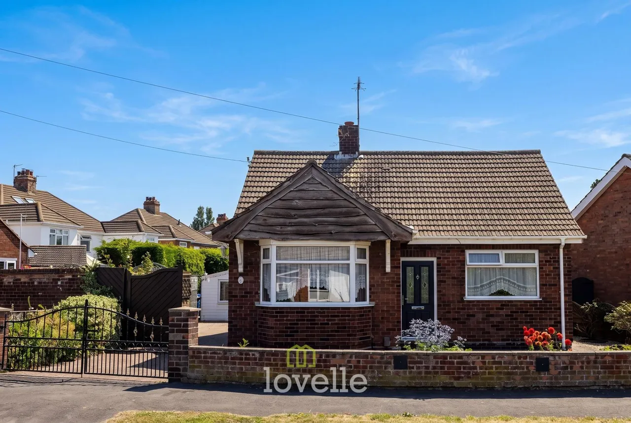 2 bed house for sale, Derwent Drive, Humberston, DN36