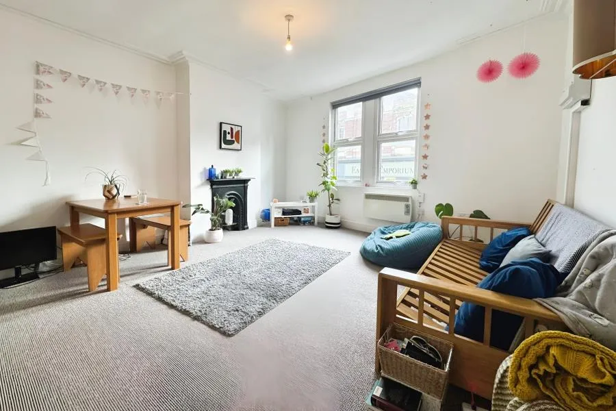 3 bed flat to rent, East Street, Bedminster, BS3