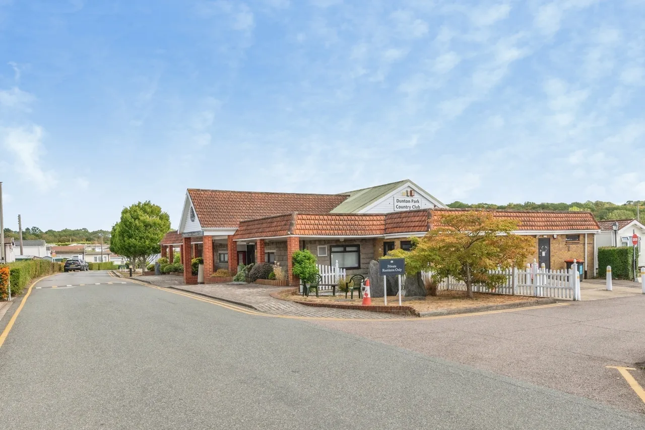 Lower Dunton Road, Dunton, CM13, photo 29