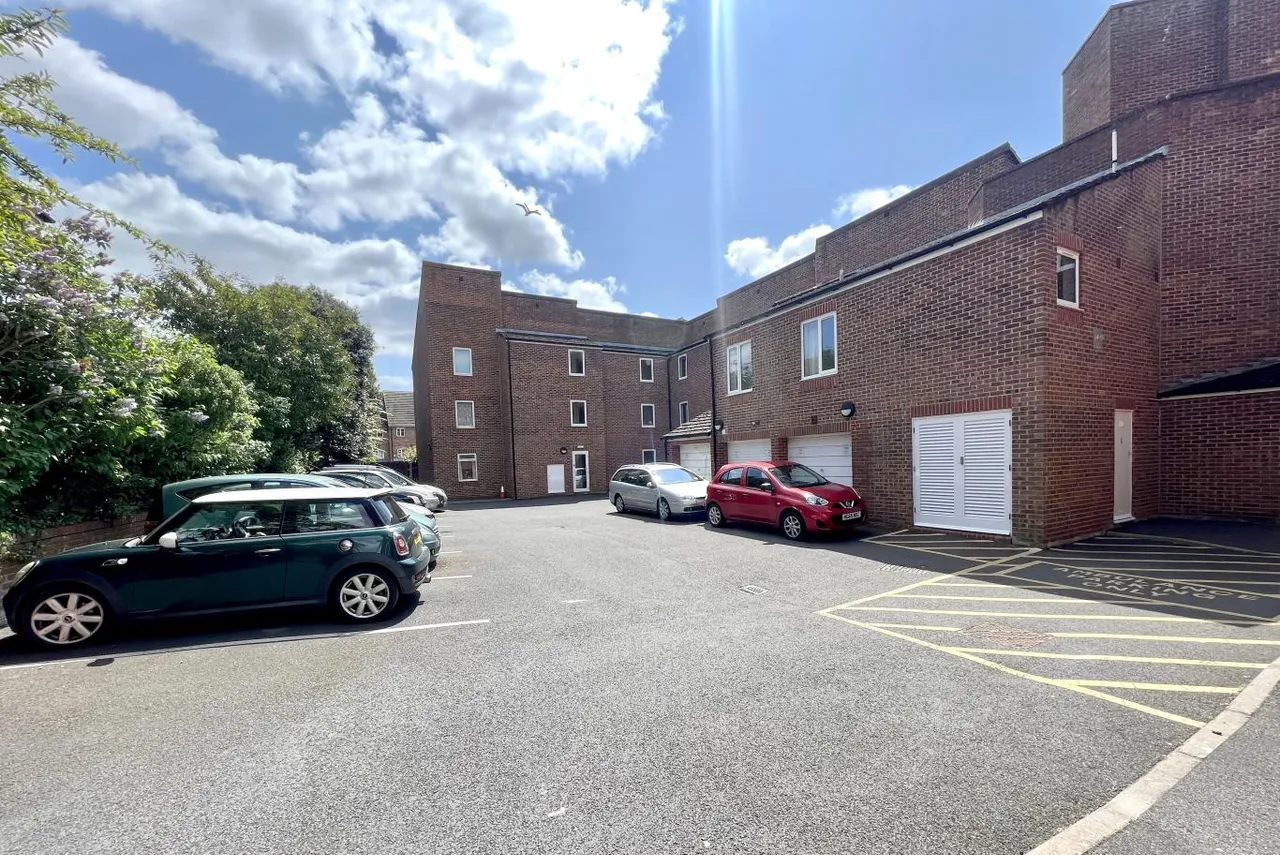 Buckingham Court, BH15, photo 10