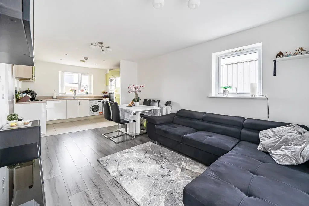 19 Marquess Drive, Bletchley, Milton Keynes, Buckinghamshire, MK2 2FN, photo 2