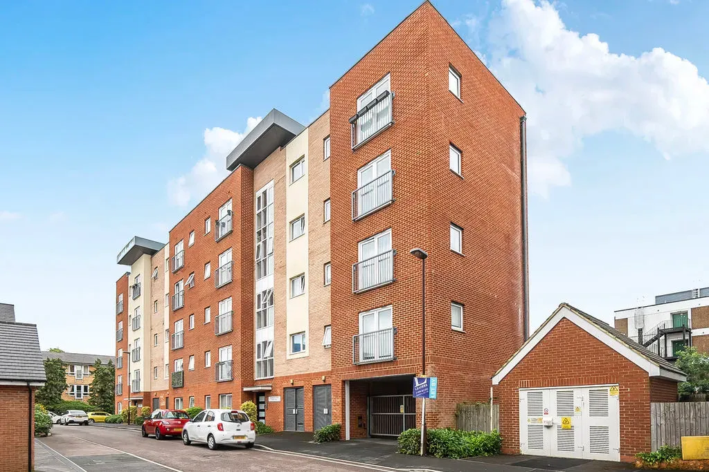 2 bed property for sale — 19 Marquess Drive, Bletchley, Milton Keynes, Buckinghamshire, MK2 2FN