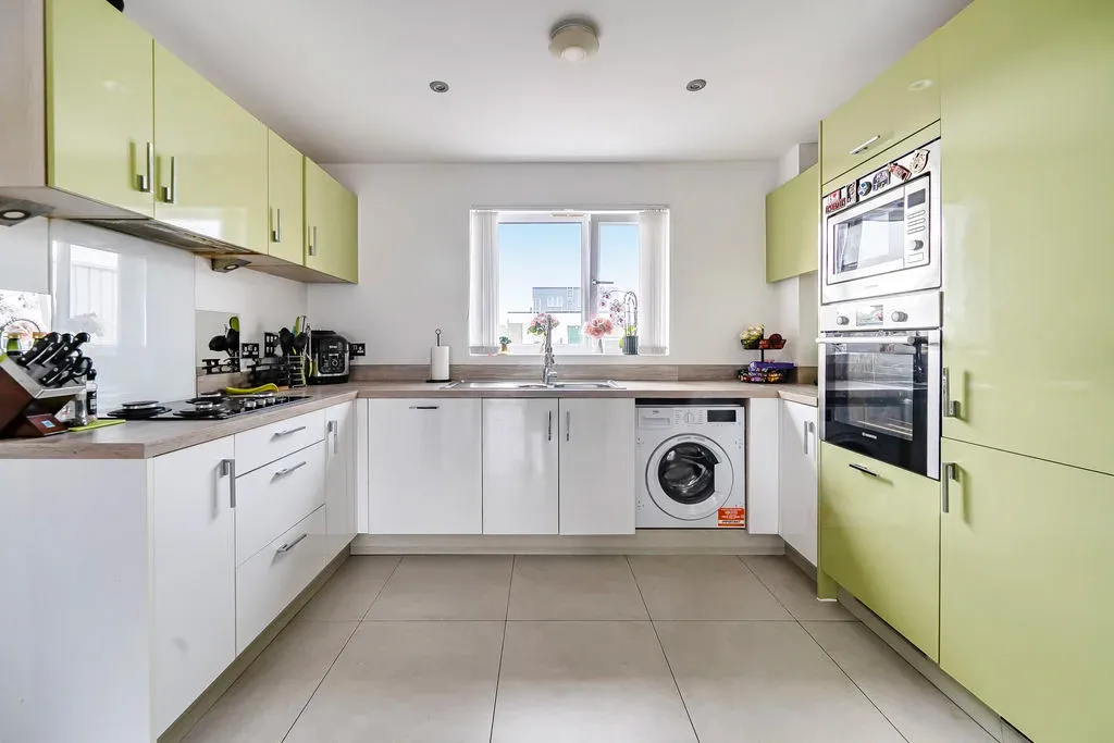 19 Marquess Drive, Bletchley, Milton Keynes, Buckinghamshire, MK2 2FN, photo 3