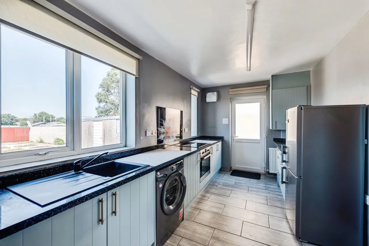 Pinehurst Road, Swindon, Wiltshire, SN2, photo 2