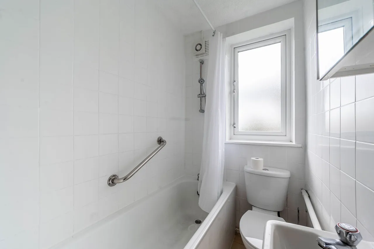 87 Littlefield Road, Edgware, photo 9