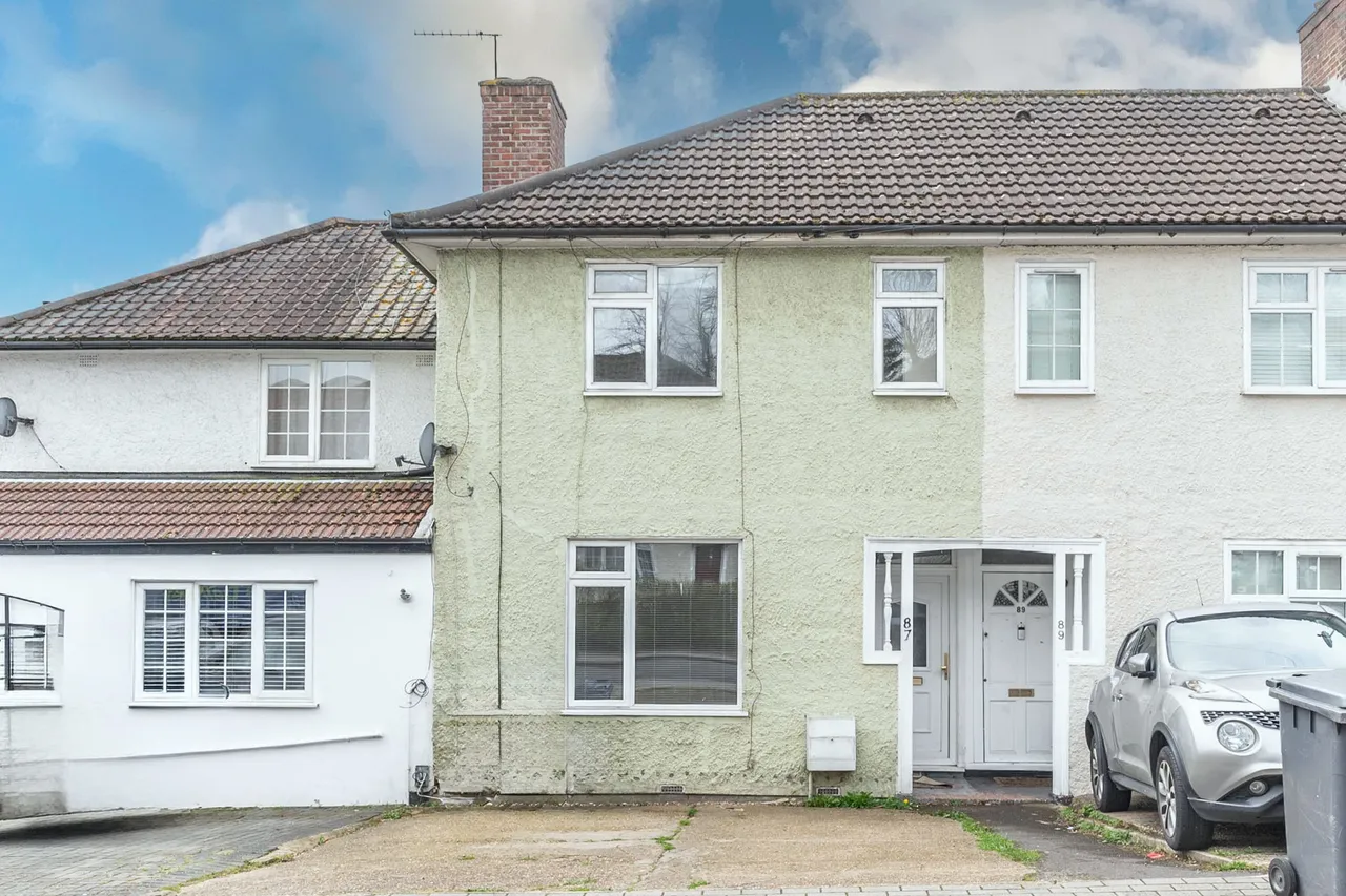 2 bed house to rent — 87 Littlefield Road, Edgware