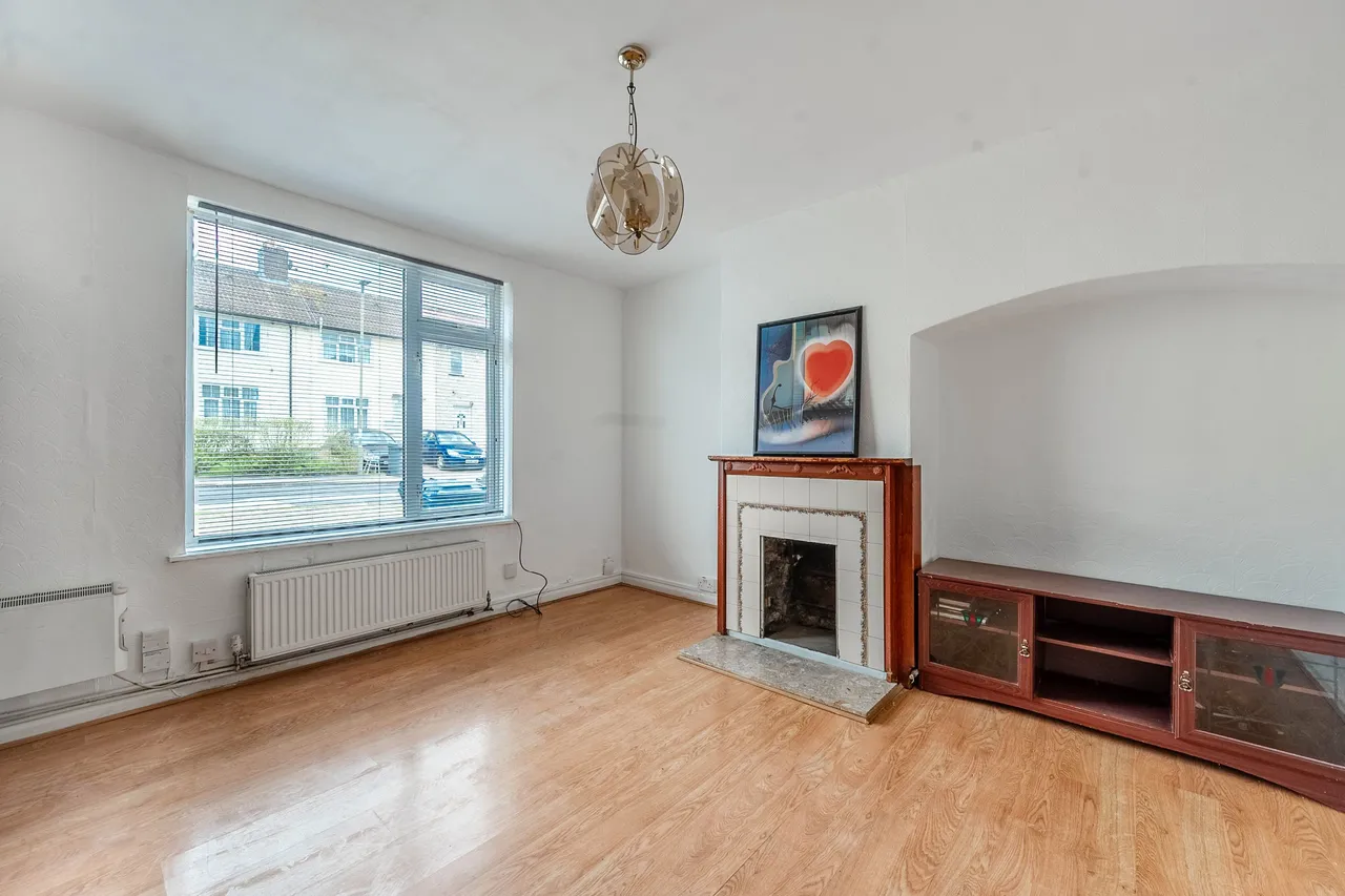87 Littlefield Road, Edgware, photo 2