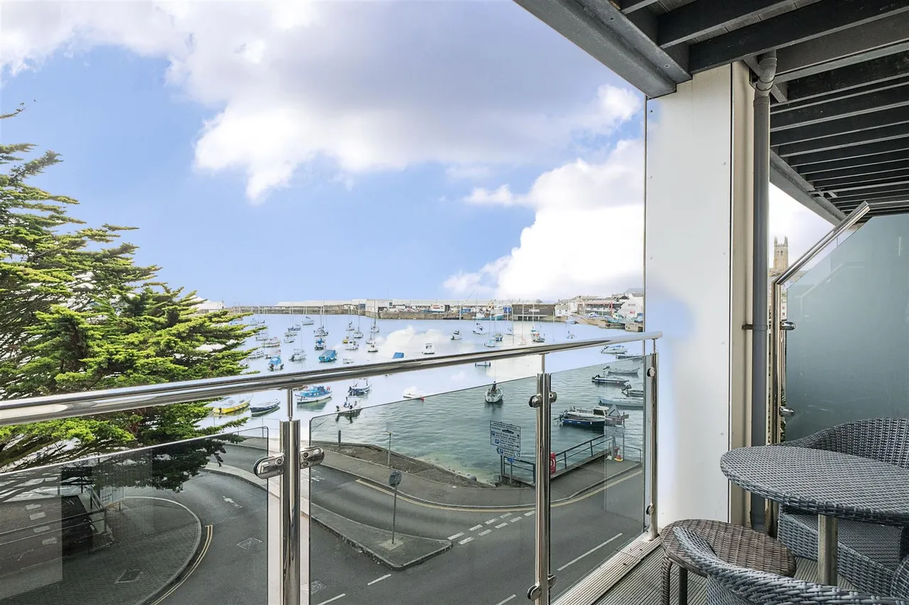 1 bed flat for sale, New Town Lane, Penzance, TR18