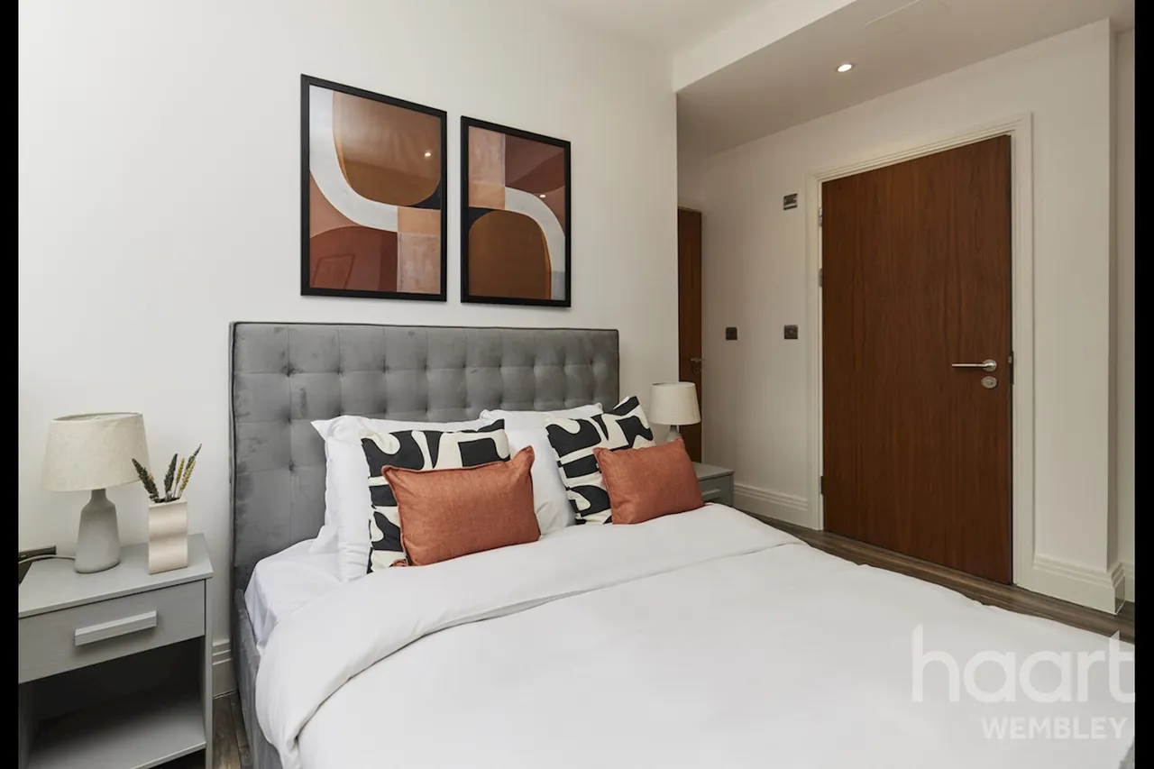 2 bed flat for sale, Manor Park Road, London, NW10