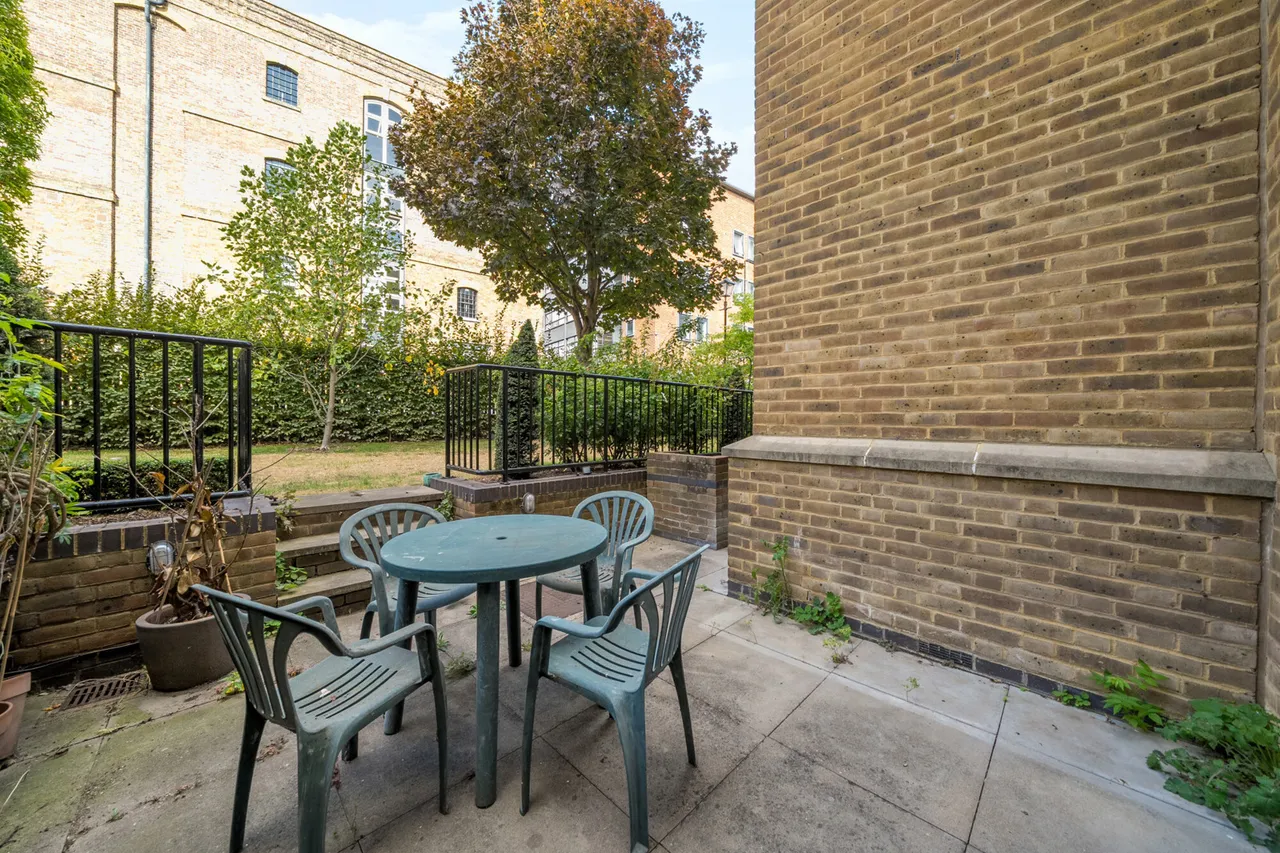 Leathermarket Court, London, SE1, photo 3