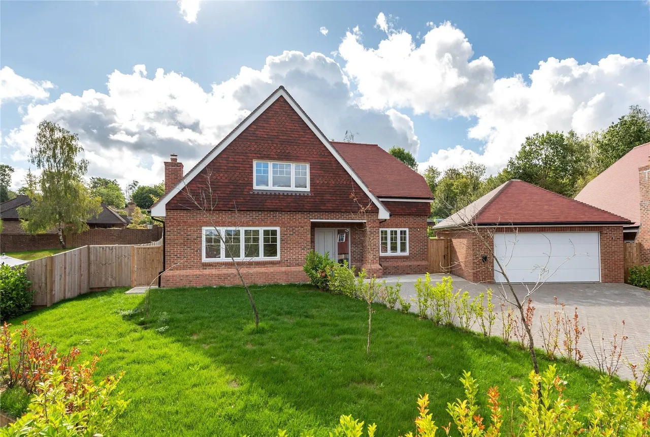 4 bed property for sale, Boxhill Road, Tadworth, KT20