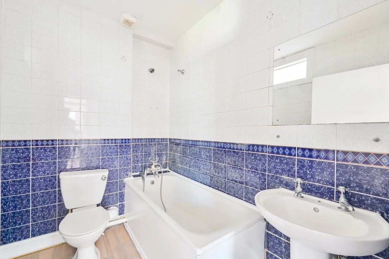 Flat 4, 75 Melrose Avenue, London, photo 6