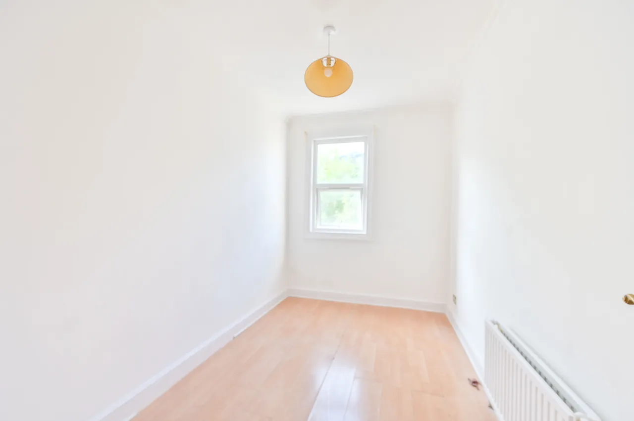 Flat 4, 75 Melrose Avenue, London, photo 2