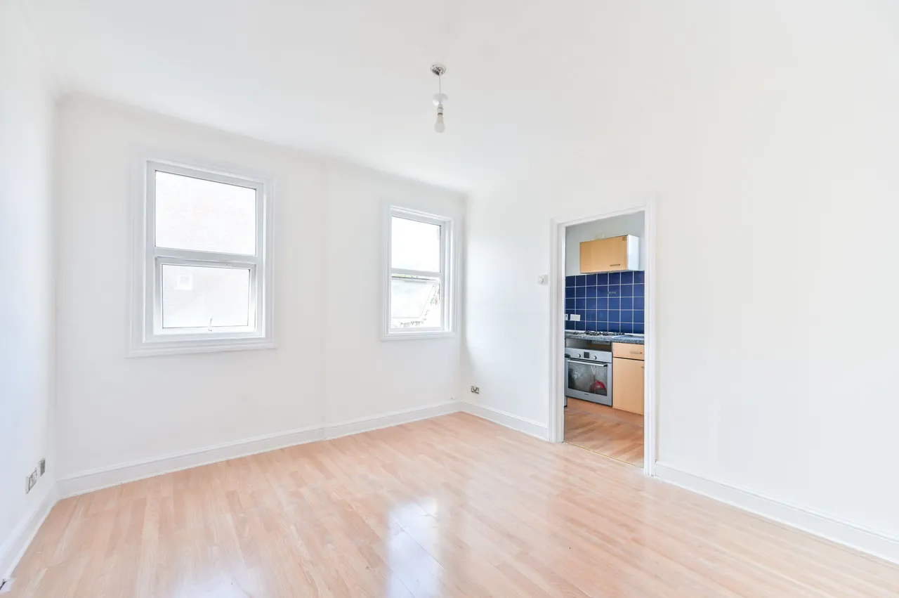 2 bed flat for sale — Flat 4, 75 Melrose Avenue, London