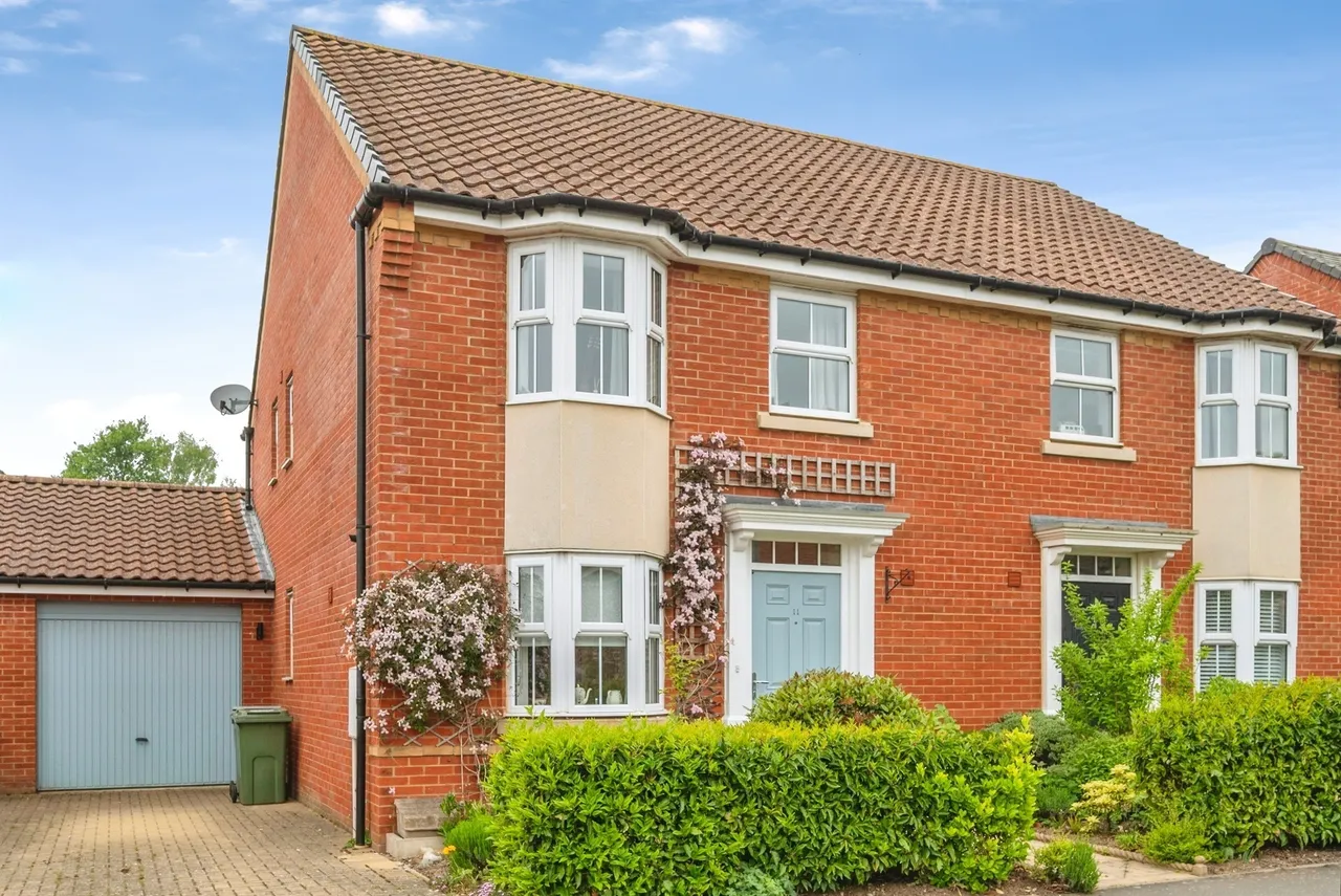 3 bed house for sale — Buckenham Road, Aylsham, Norwich